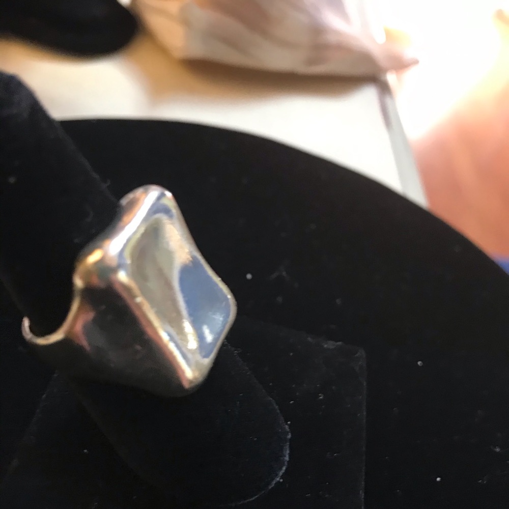 ROBERT LEE MORRiS famous designer freeform ring remember,  is Robert Lee Morris
